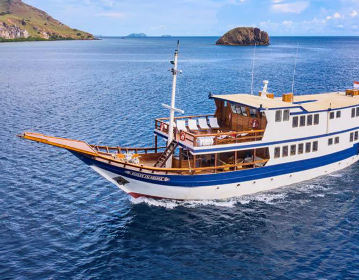 Komodo Liveaboard Snorkeling